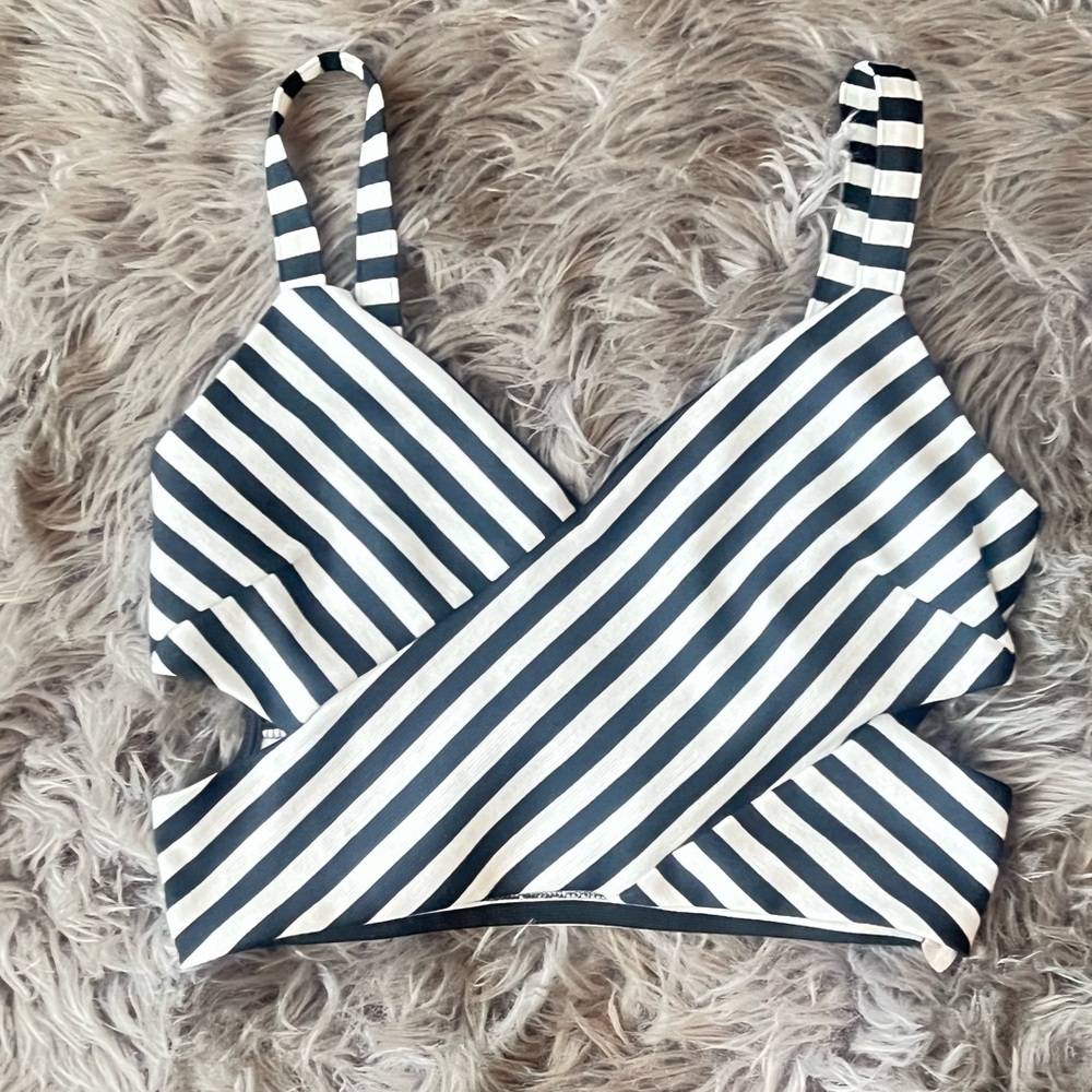 Side cut out crop top